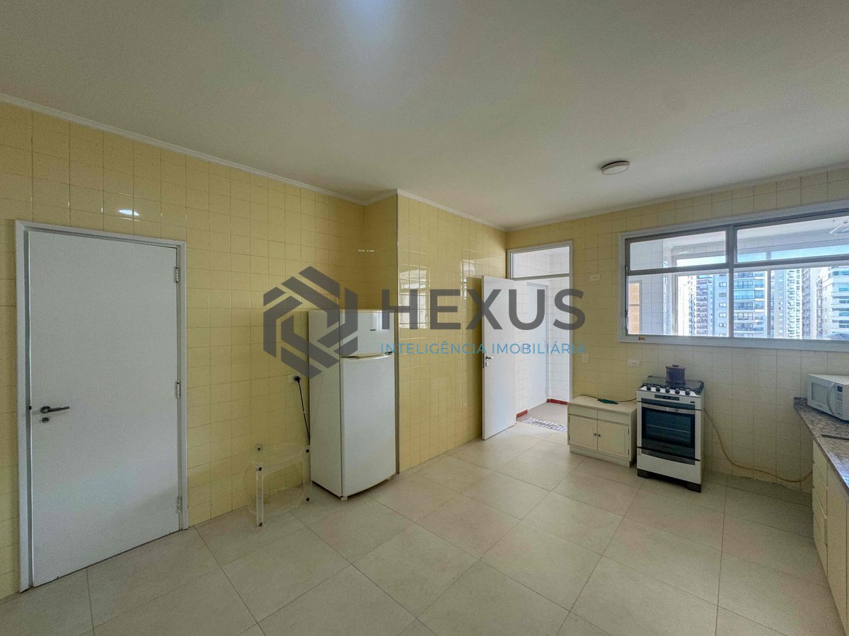 Foto 37 de Apartamento frente mar com varanda e vista mar na Praia das Pitangueiras, Guaruja