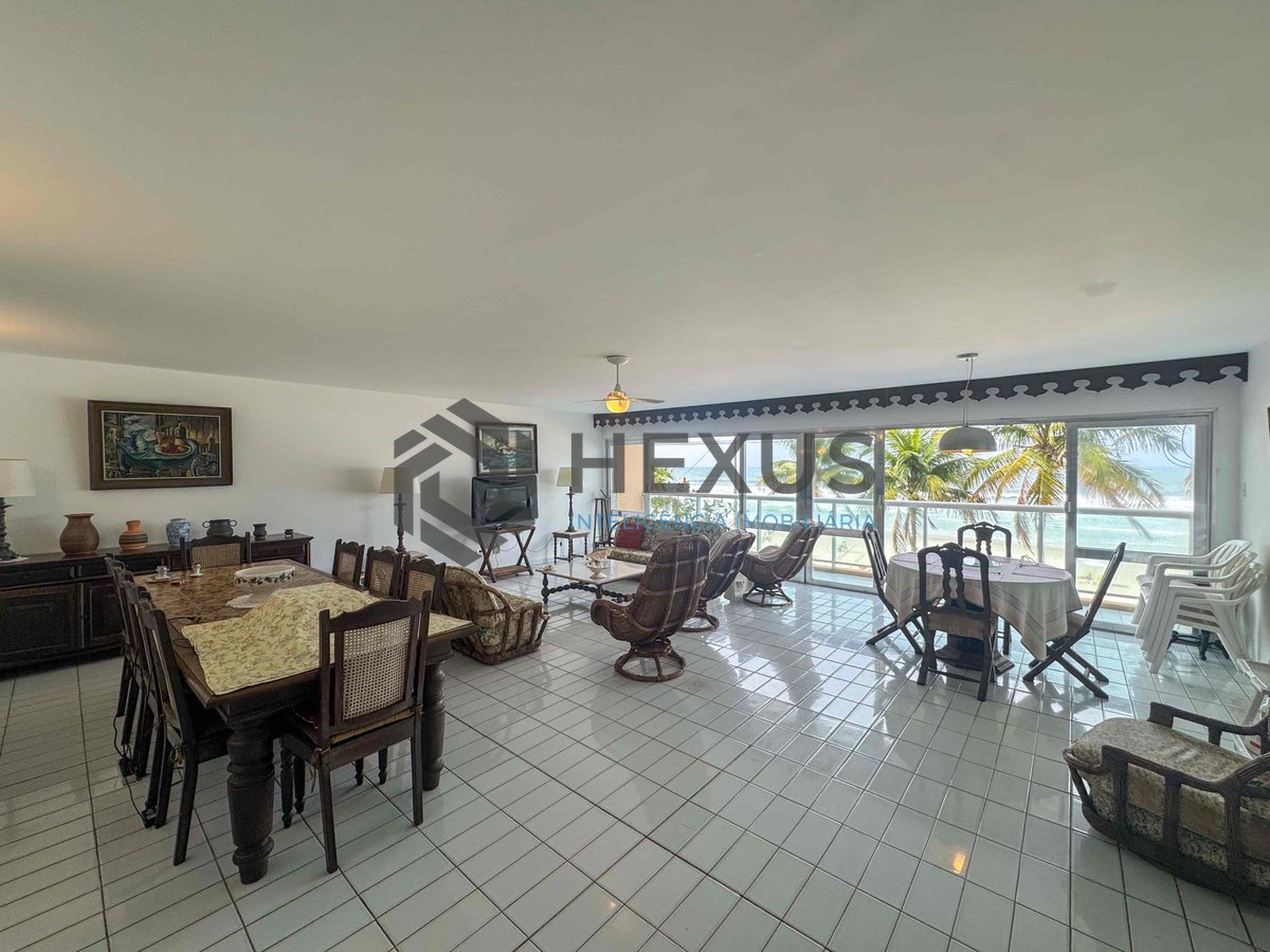 Foto 8 de Apartamento frente mar com varanda vista mar na Praia das Pitangueiras, Guaruja