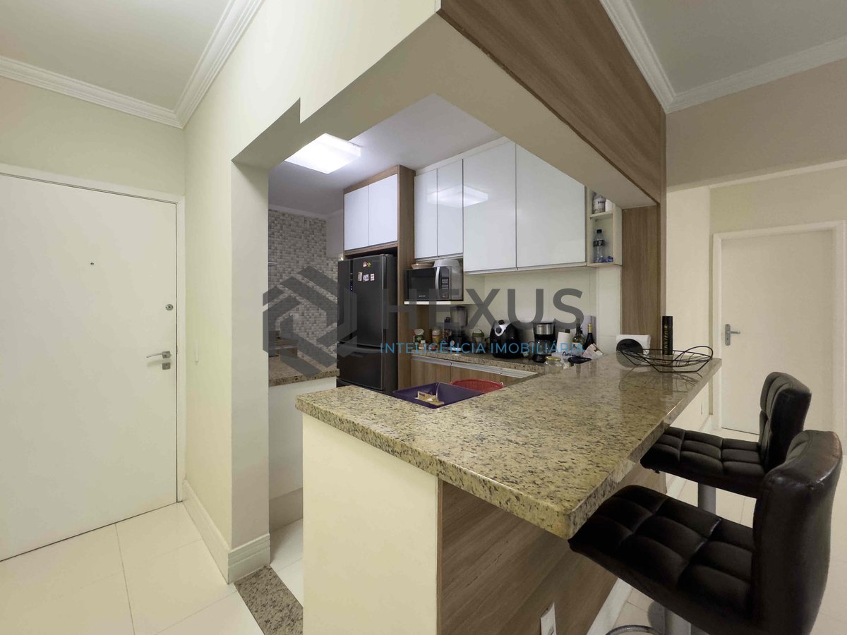 Foto 8 de Apartamento beira mar, reformado, com varanda e lazer na Praia das Asturias, Guaruja | Hexus