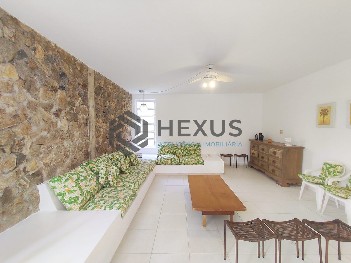 Foto 3 de Apartamento com quintal na Praia das Pitangueiras, Guaruja