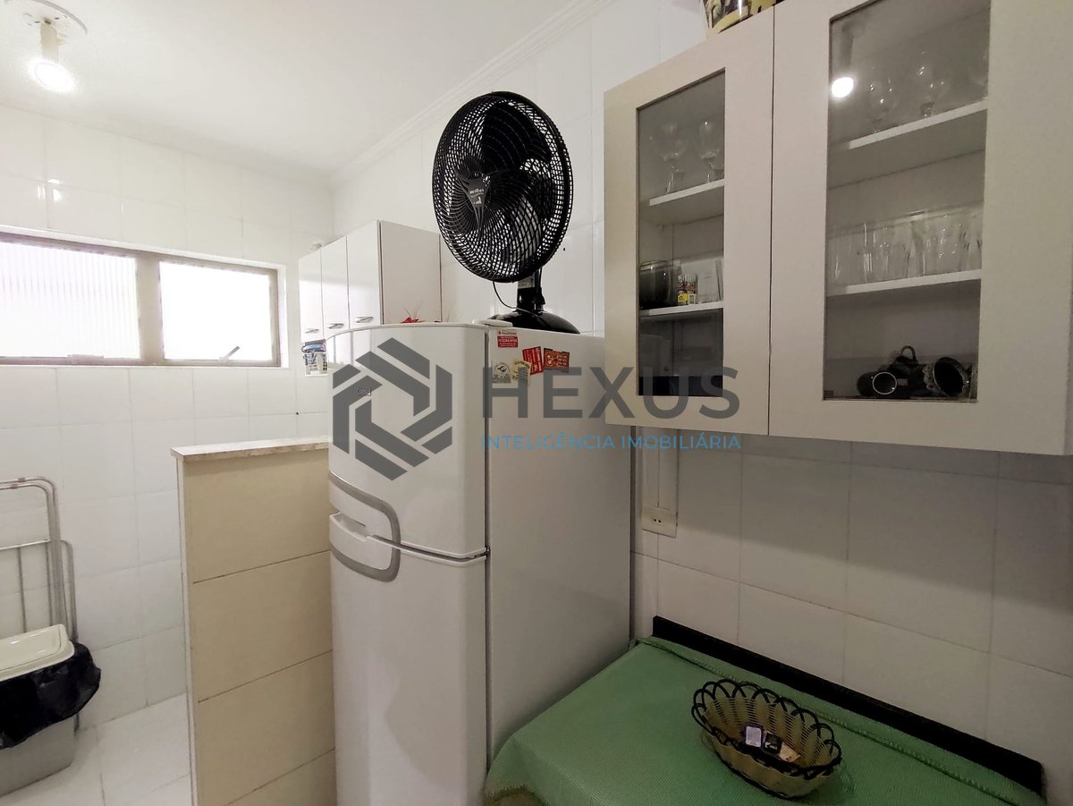 Foto 30 de Apartamento com varanda a duas quadras da Praia do Tombo, Guaruja
