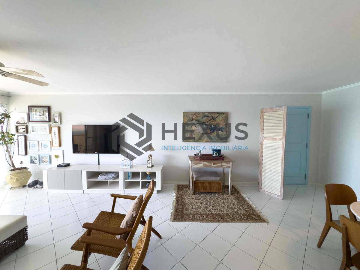 Foto 5 de Apartamento reformado frente mar com varanda na Praia das Pitangueiras, Guaruja