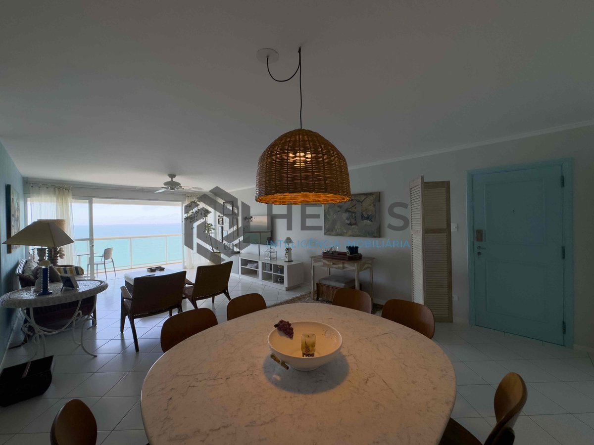 Foto 7 de Apartamento reformado frente mar com varanda na Praia das Pitangueiras, Guaruja