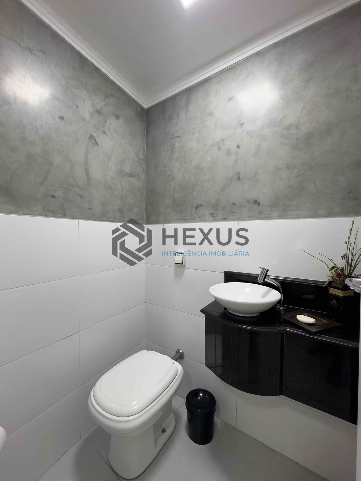 Foto 28 de Apartamento com varanda, vista mar, lazer, quadra mar da Praia das Pitangueiras, Guaruja - Hexus