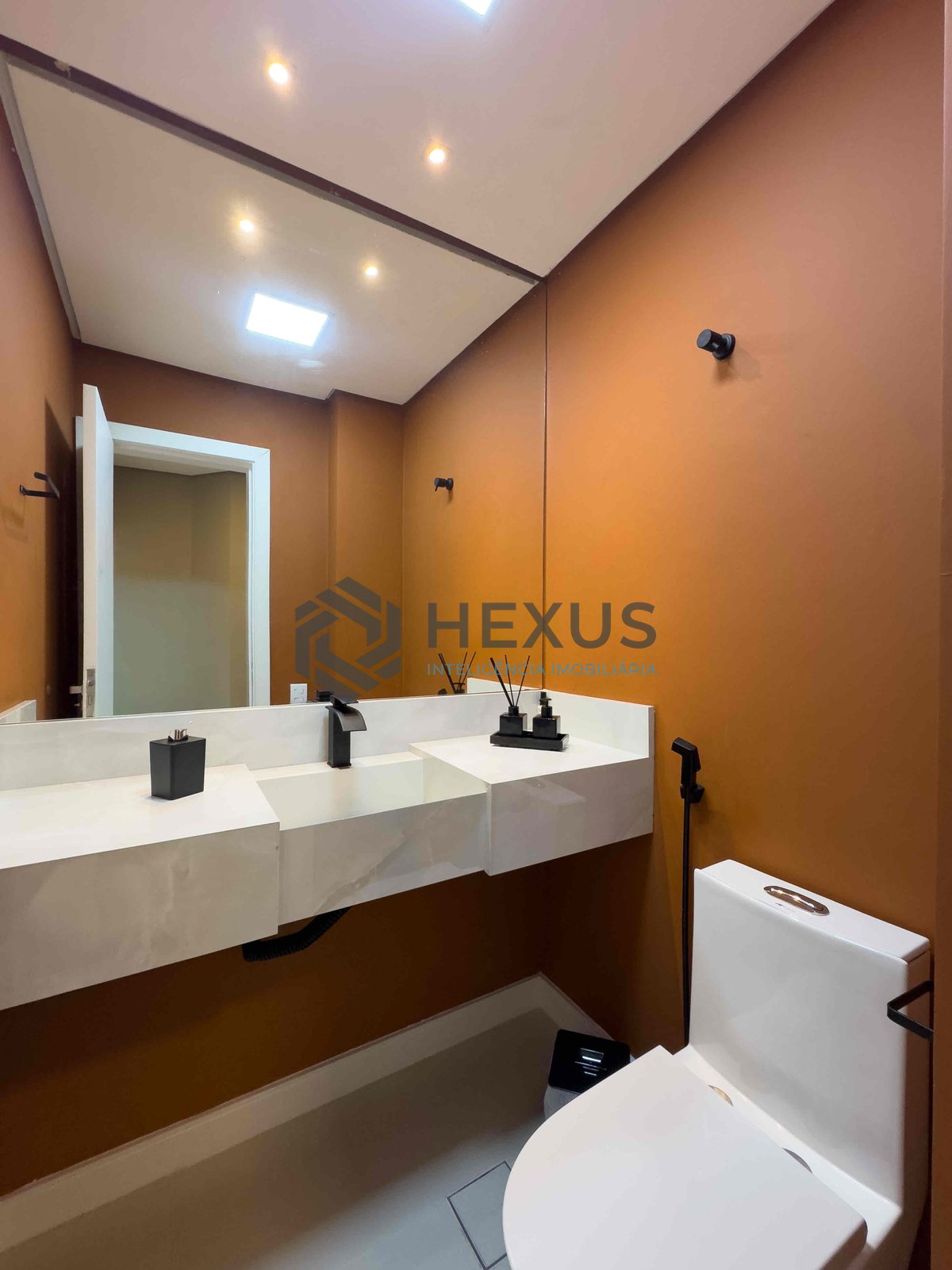 Foto 14 de Apartamento reformado e mobiliado com lazer na Praia das Pitangueiras, Guaruja - Hexus
