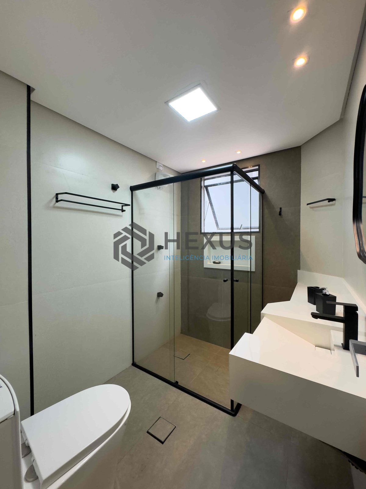 Foto 25 de Apartamento reformado e mobiliado com lazer na Praia das Pitangueiras, Guaruja - Hexus