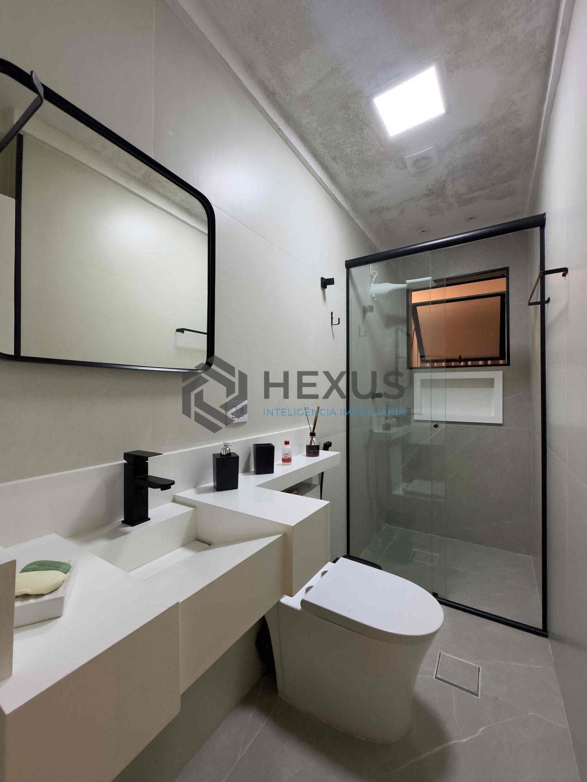 Foto 38 de Apartamento reformado e mobiliado com lazer na Praia das Pitangueiras, Guaruja - Hexus
