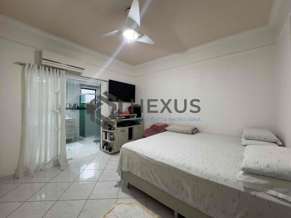 Foto 17 de Apartamento reformado e mobiliado com lazer na Praia das Pitangueiras, Guaruja