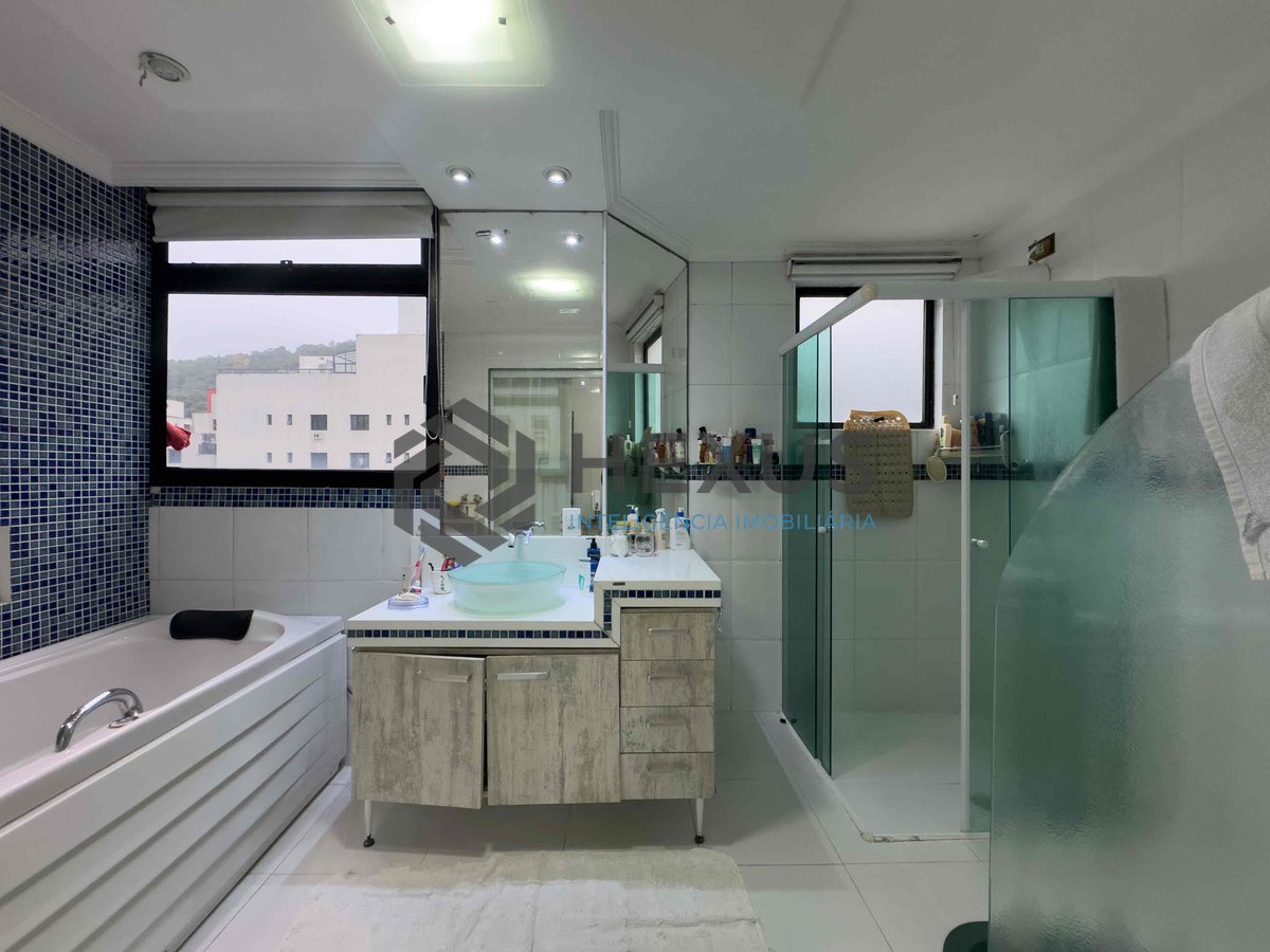 Foto 20 de Apartamento reformado e mobiliado com lazer na Praia das Pitangueiras, Guaruja