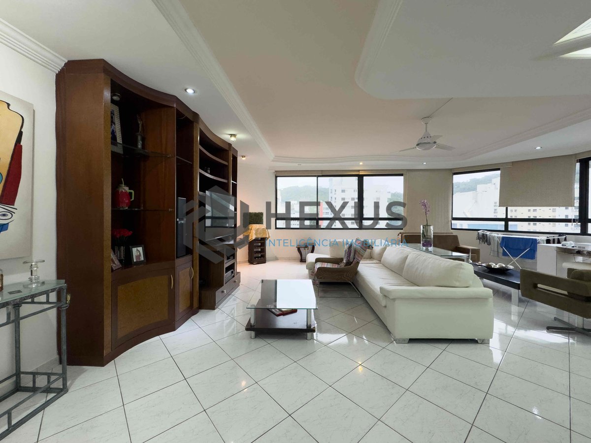 Foto 3 de Apartamento reformado e mobiliado com lazer na Praia das Pitangueiras, Guaruja