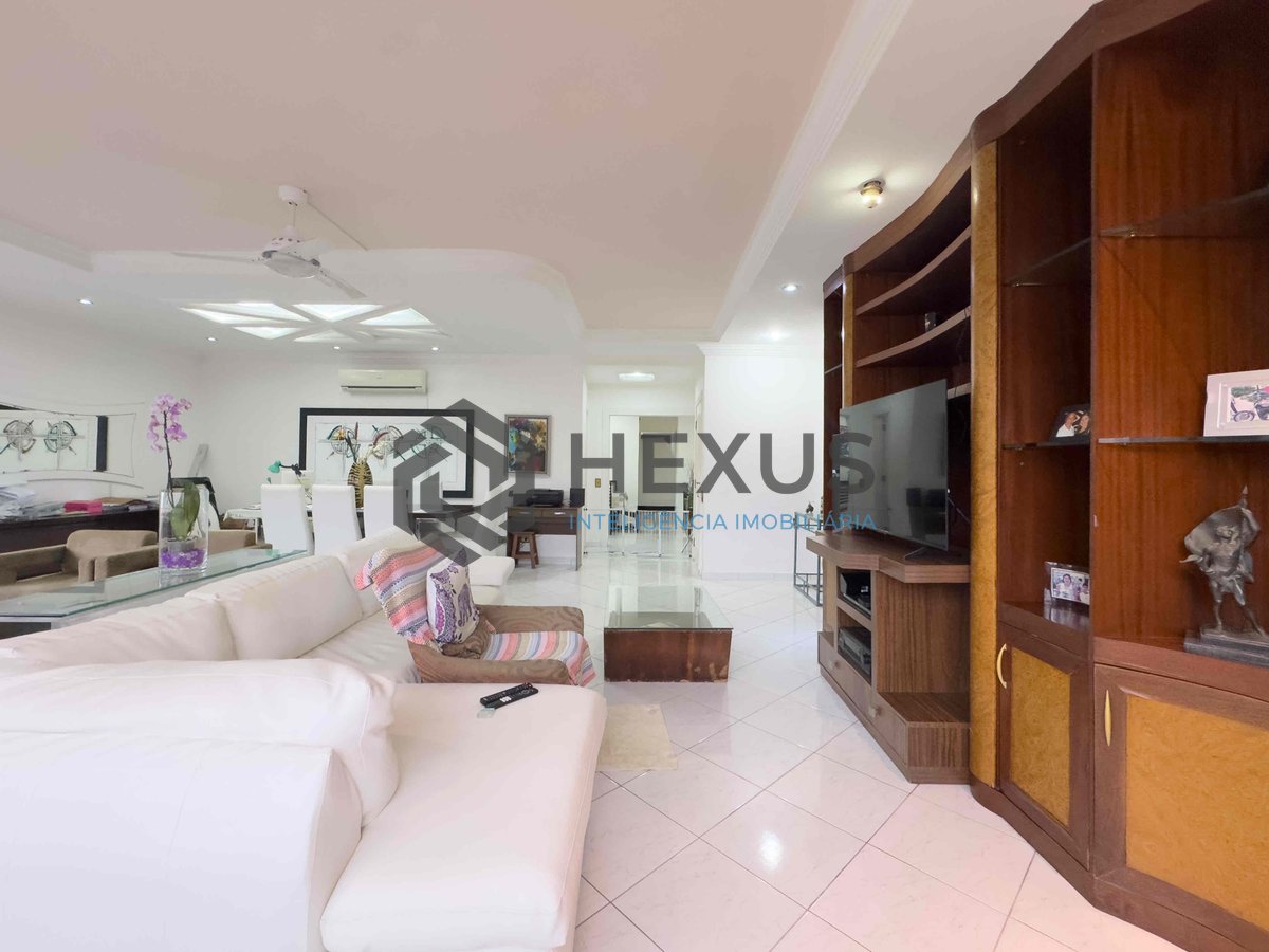 Foto 4 de Apartamento reformado e mobiliado com lazer na Praia das Pitangueiras, Guaruja