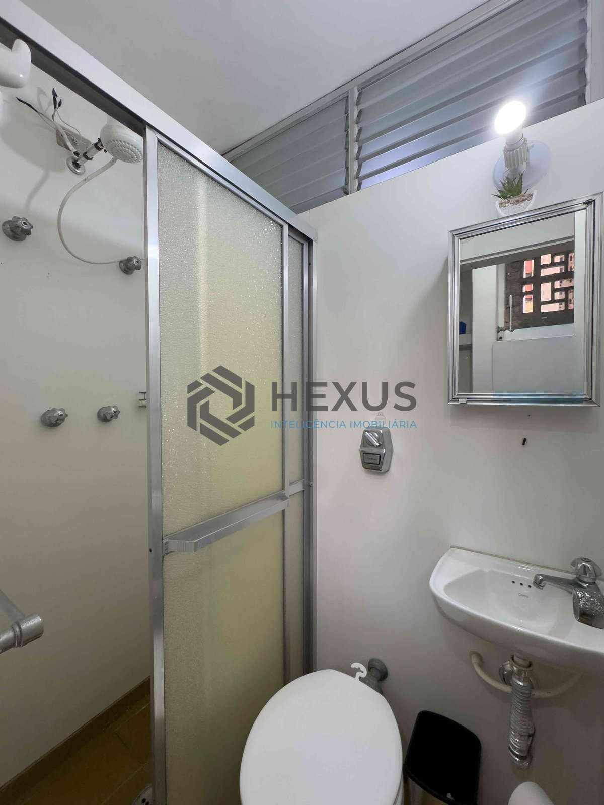 Foto 23 de Apartamento com varanda na quadra mar da Praia das Pitangueiras, Guaruja - Hexus