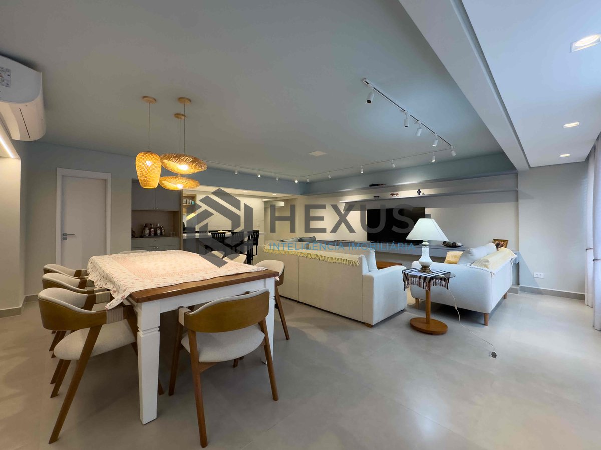 Foto 4 de Apartamento com varanda e vista mar, reformado, beira mar da Praia das Pitangueiras, Guaruja