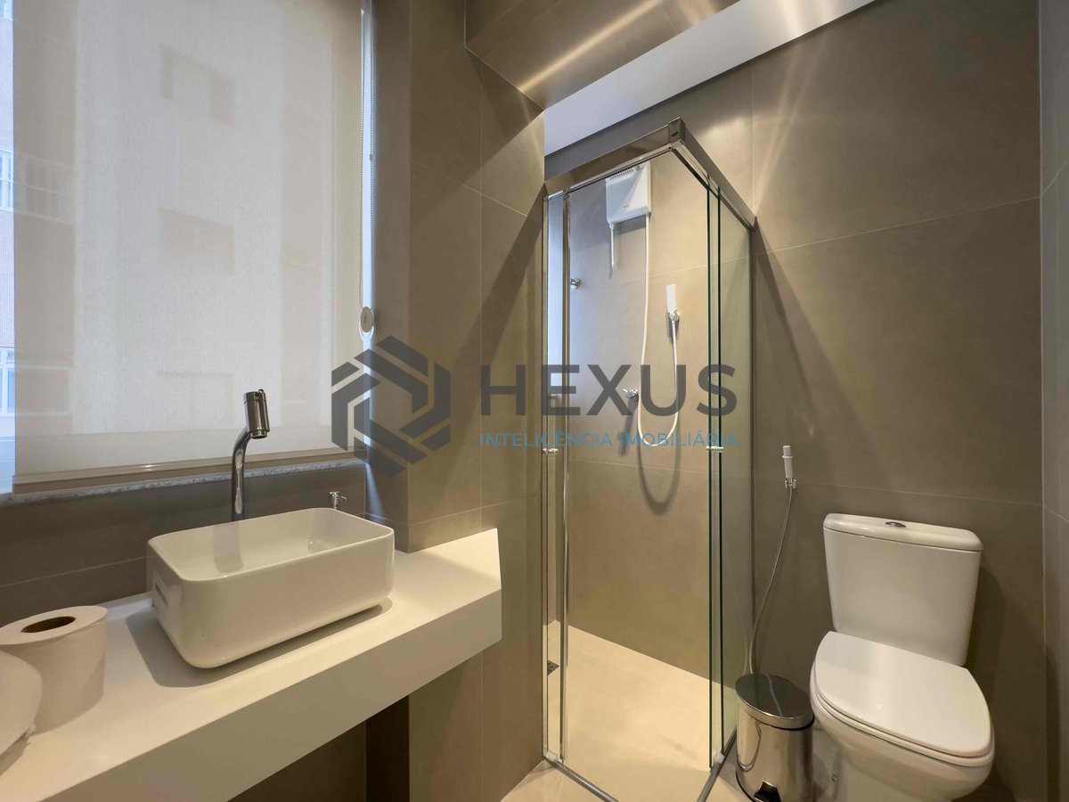 Foto 44 de Apartamento com varanda e vista mar, reformado, beira mar da Praia das Pitangueiras, Guaruja