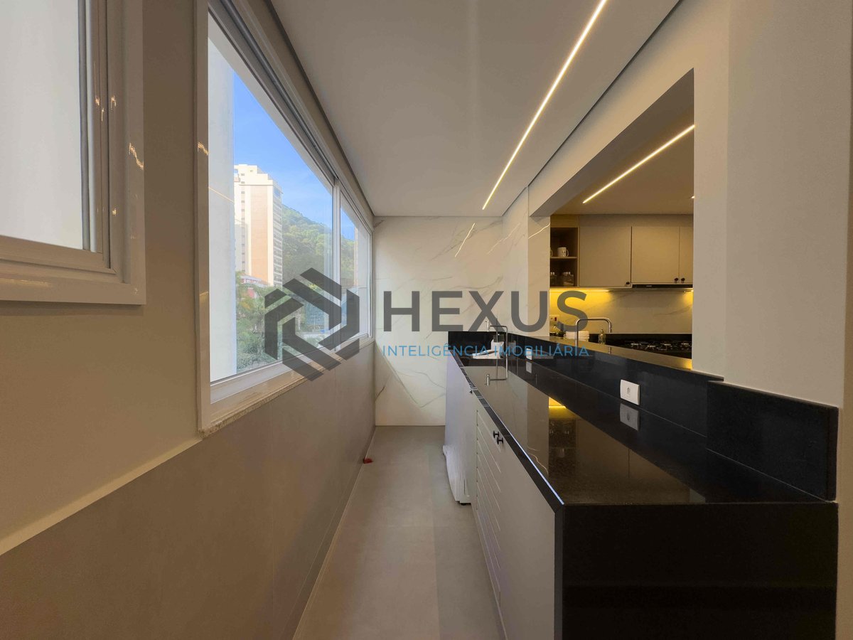 Foto 45 de Apartamento com varanda e vista mar, reformado, beira mar da Praia das Pitangueiras, Guaruja