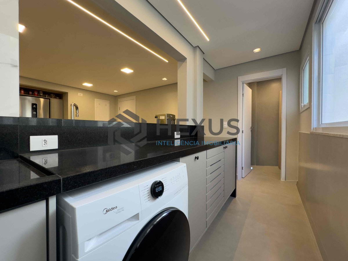 Foto 46 de Apartamento com varanda e vista mar, reformado, beira mar da Praia das Pitangueiras, Guaruja