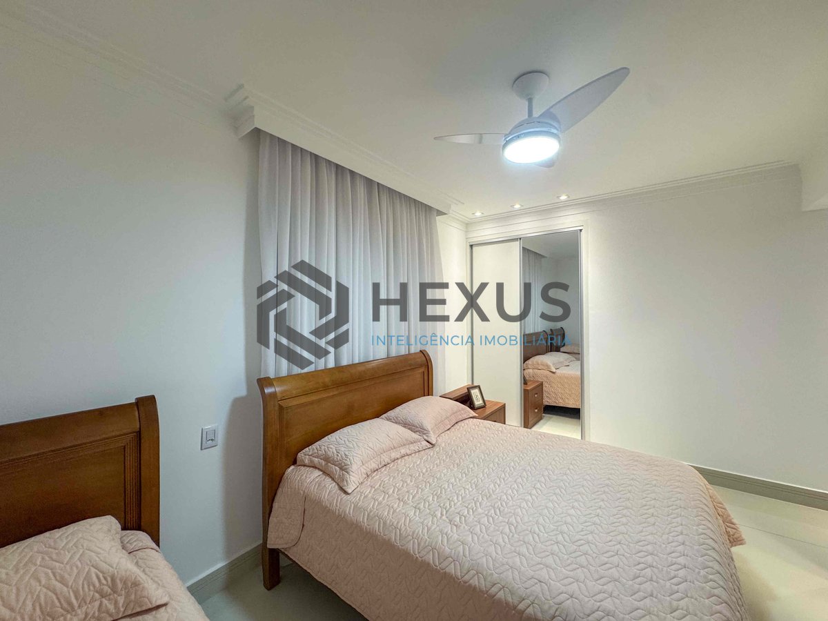 Foto 30 de Apartamento frente mar reformado com varanda e vista oceânica na Praia das Pitangueiras, Guaruja