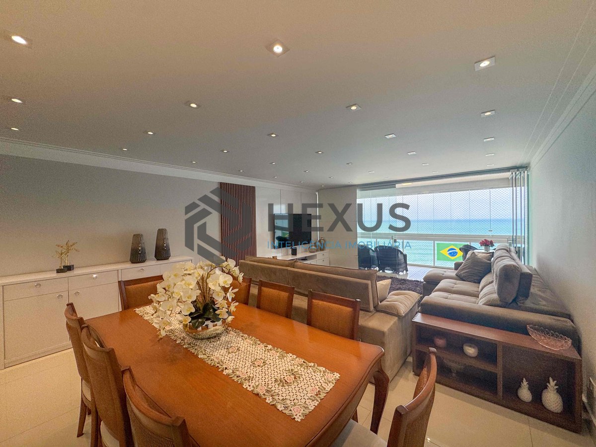 Foto 5 de Apartamento frente mar reformado com varanda e vista oceânica na Praia das Pitangueiras, Guaruja
