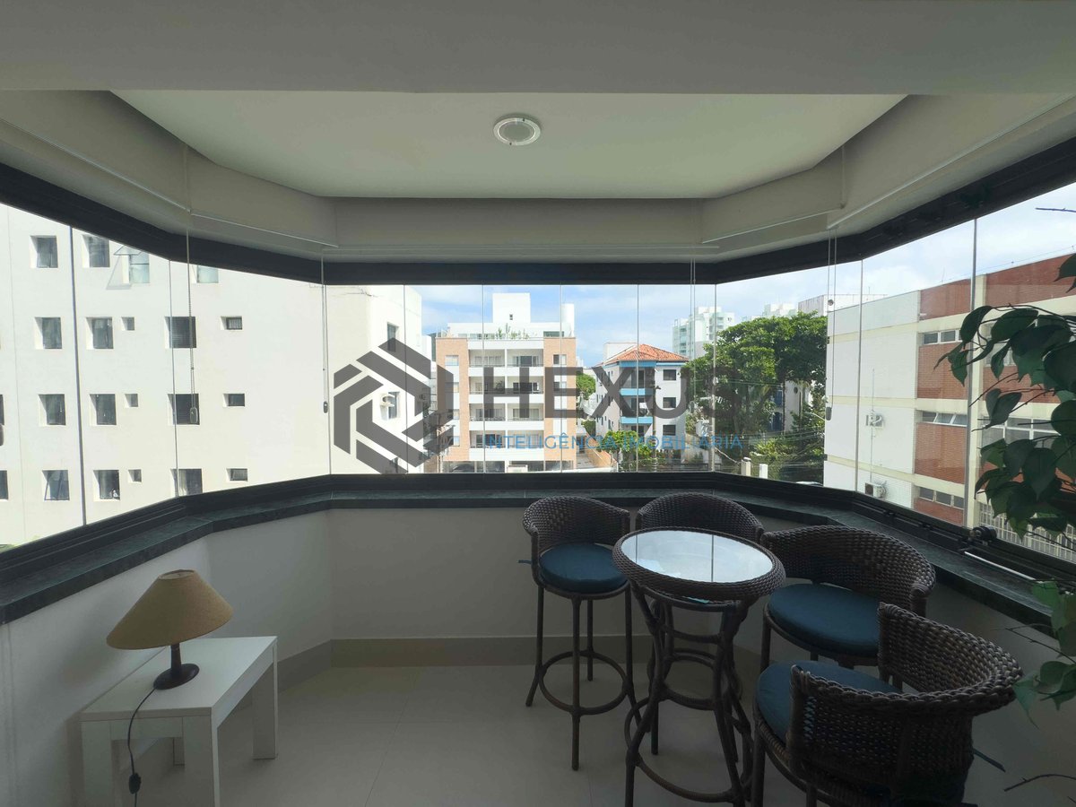 Foto 6 de Apartamento beira mar com varanda e lazer na Praia do Tombo, Guaruja