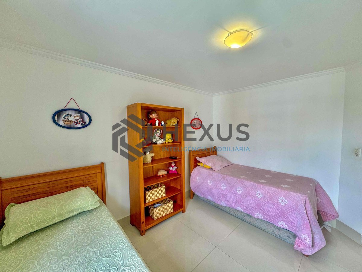 Foto 10 de Apartamento beira mar com varanda e lazer na Praia do Tombo, Guaruja