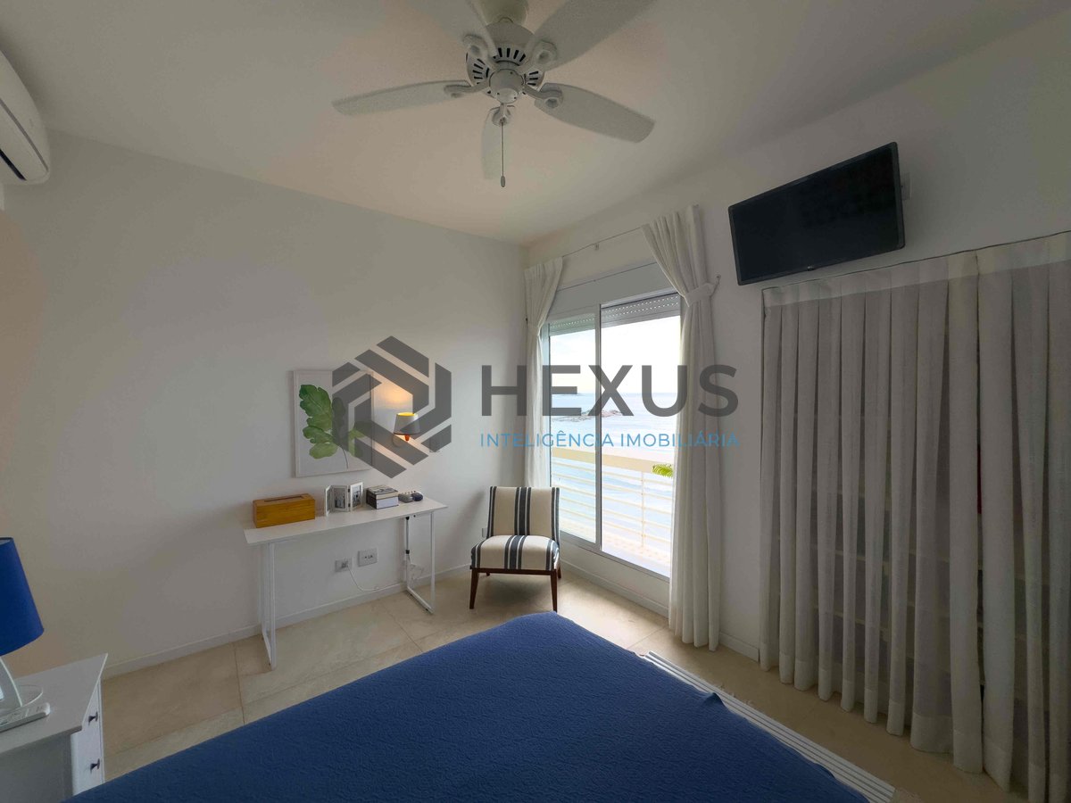 Foto 17 de Apartamento frente mar reformado com varanda e vista mar na Praia das Pitangueiras, Guaruja
