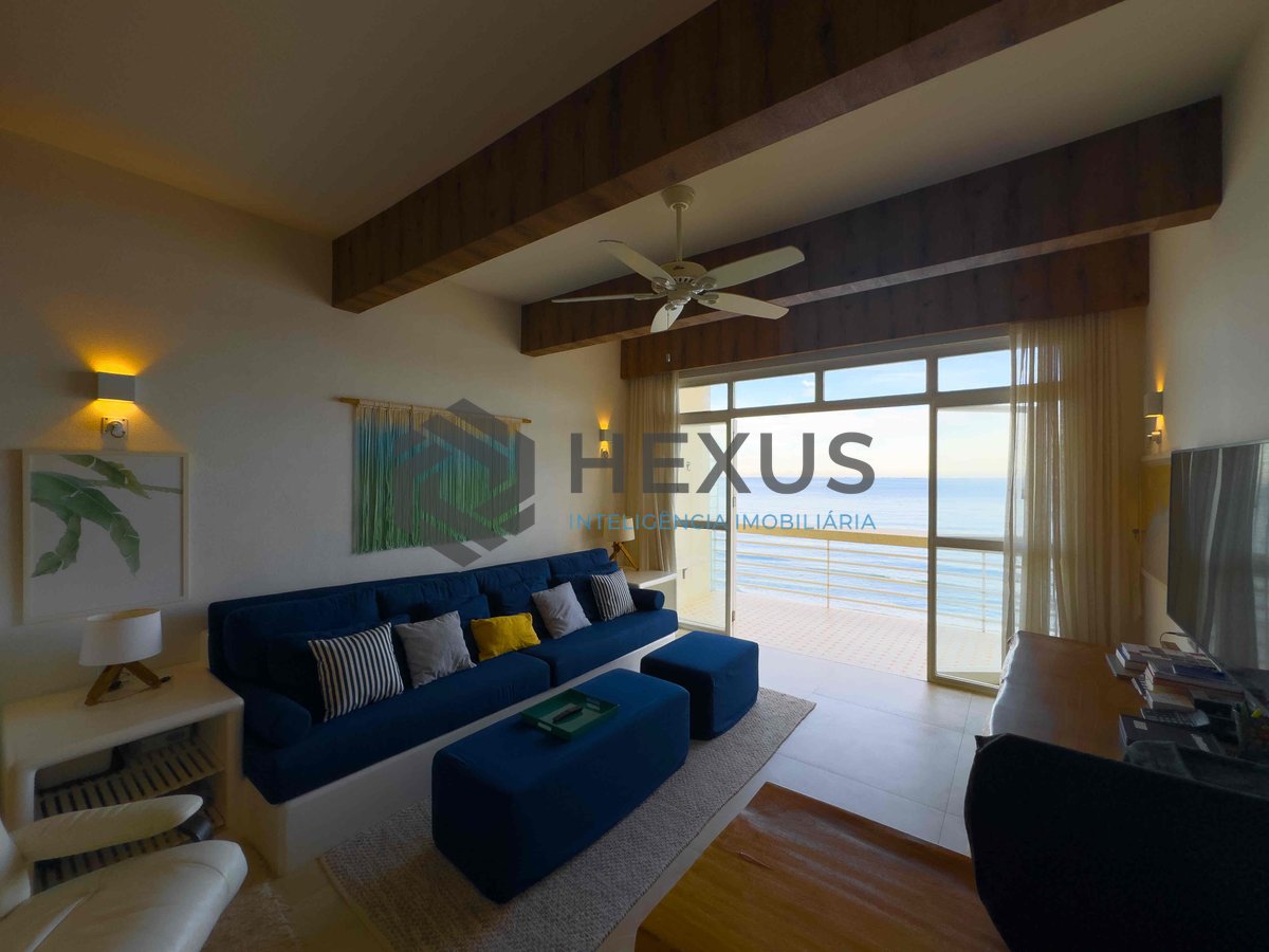 Foto 8 de Apartamento frente mar reformado com varanda e vista mar na Praia das Pitangueiras, Guaruja