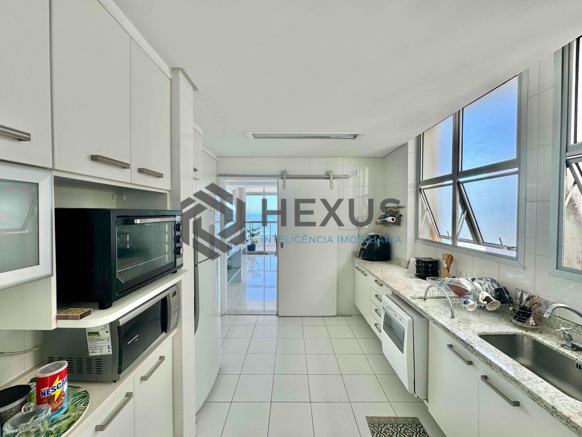 Foto 34 de Apartamento frente mar reformado com varanda vista mar e lazer na Praia das Pitangueiras, Guaruja