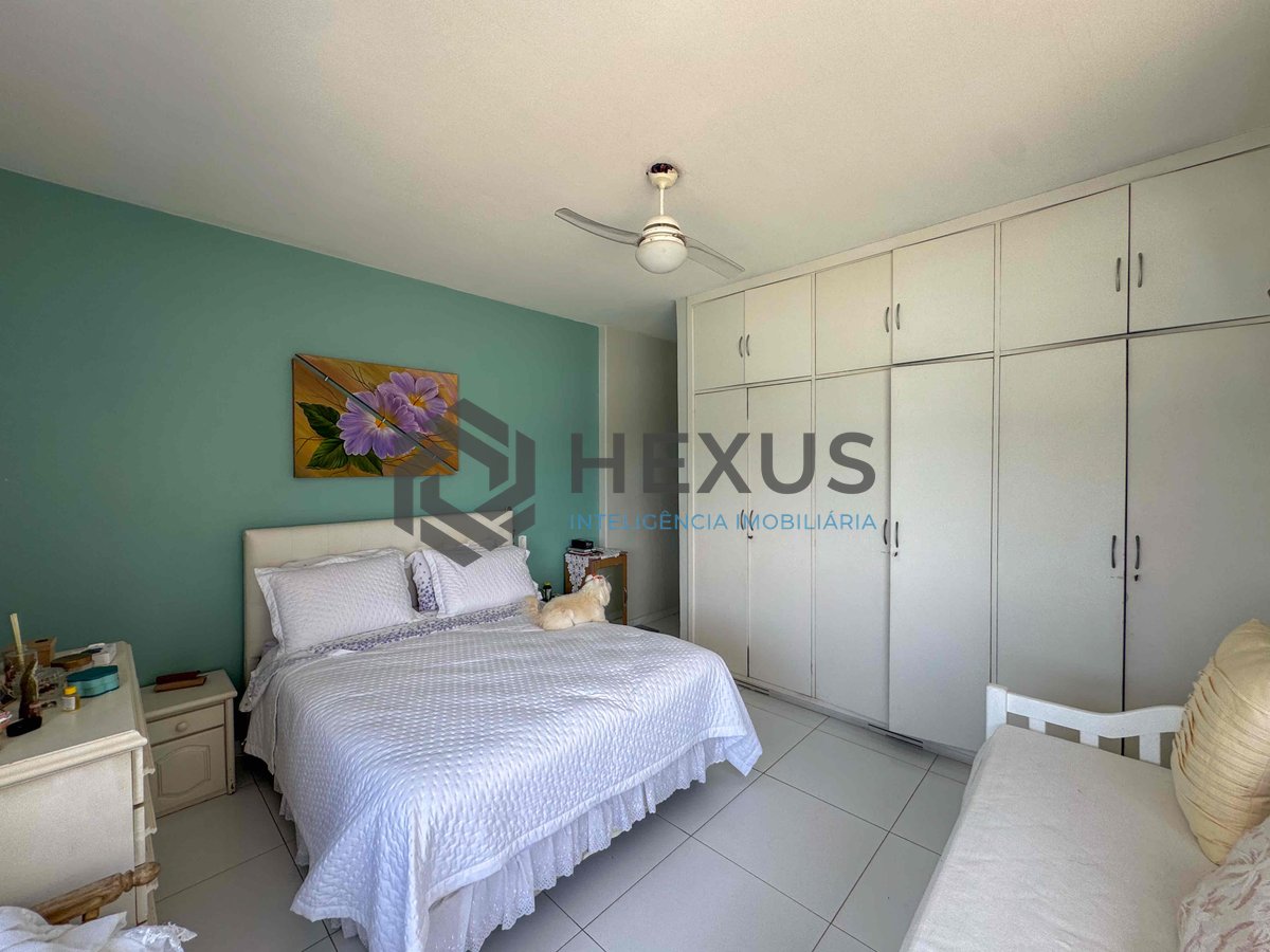 Foto 19 de Apartamento reformado frente mar com varanda vista mar na Praia das Pitangueiras, Guaruja