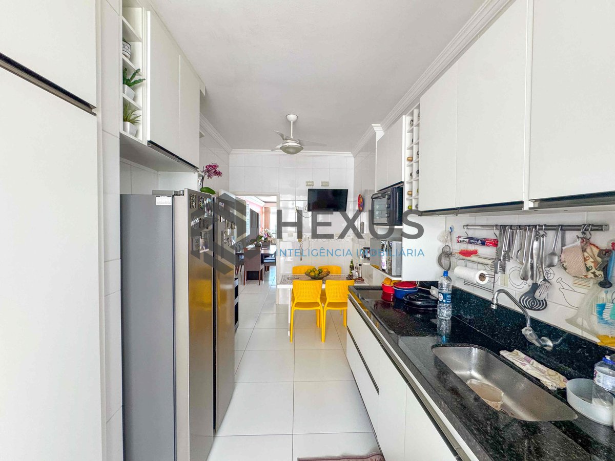 Foto 38 de Apartamento reformado frente mar com varanda vista mar na Praia das Pitangueiras, Guaruja