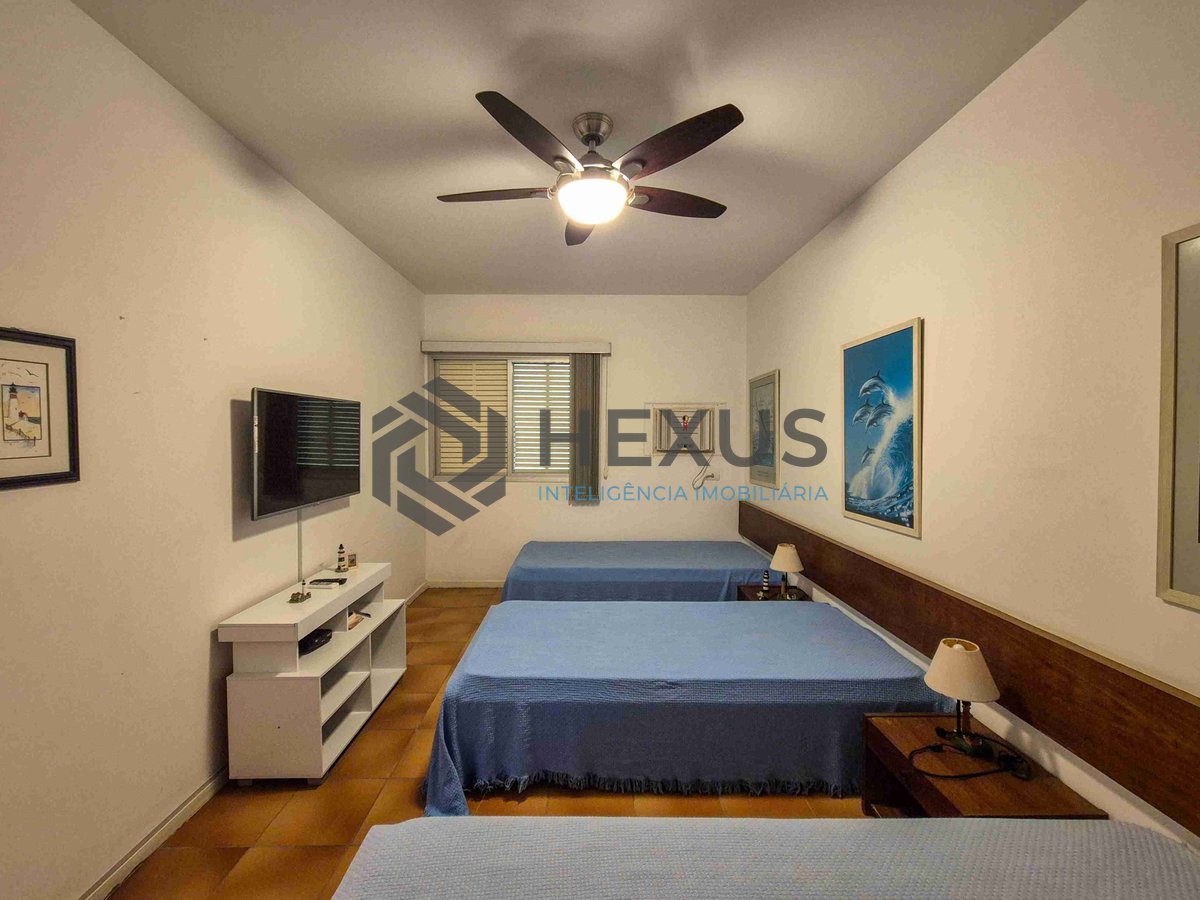 Foto 13 de Apartamento com varanda e lazer a duas quadras da Praia das Pitangueiras, Guaruja