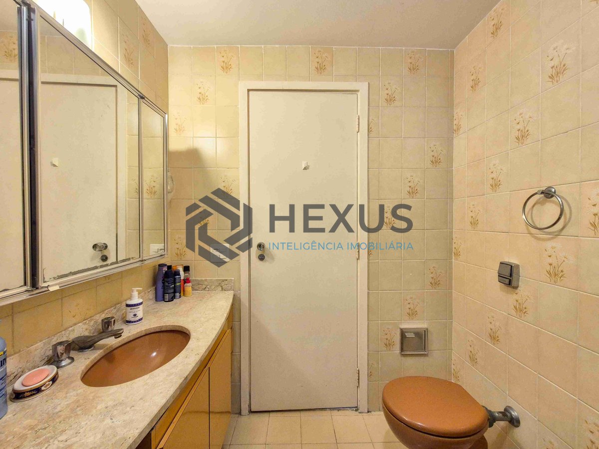 Foto 15 de Apartamento com varanda e lazer a duas quadras da Praia das Pitangueiras, Guaruja
