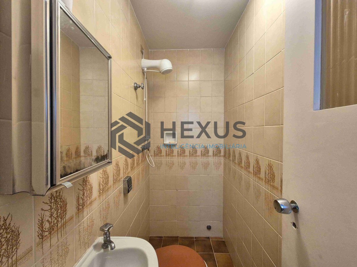 Foto 18 de Apartamento com varanda e lazer a duas quadras da Praia das Pitangueiras, Guaruja