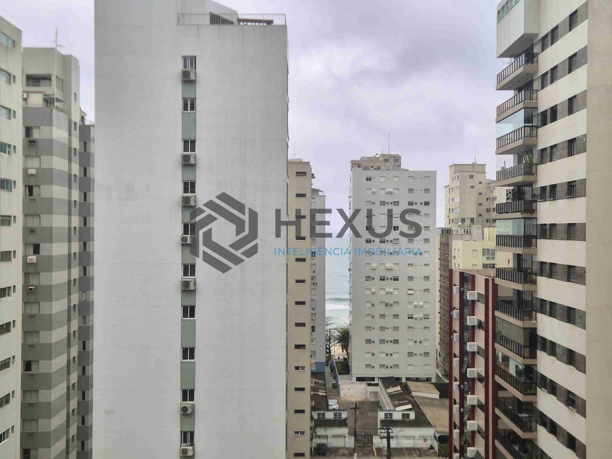 Foto 5 de Apartamento com varanda e lazer a duas quadras da Praia das Pitangueiras, Guaruja