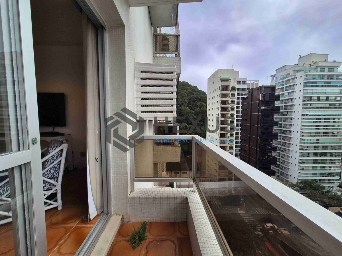 Foto 7 de Apartamento com varanda e lazer a duas quadras da Praia das Pitangueiras, Guaruja
