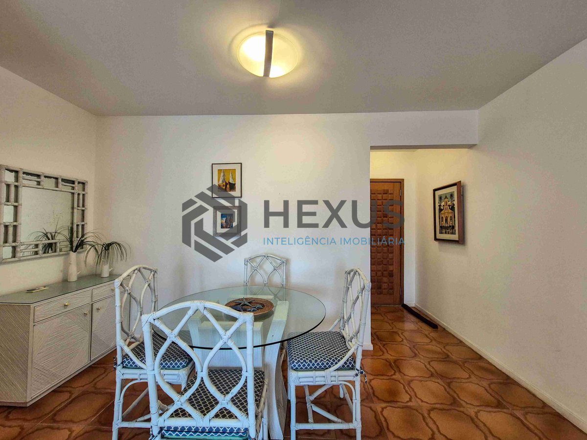 Foto 9 de Apartamento com varanda e lazer a duas quadras da Praia das Pitangueiras, Guaruja