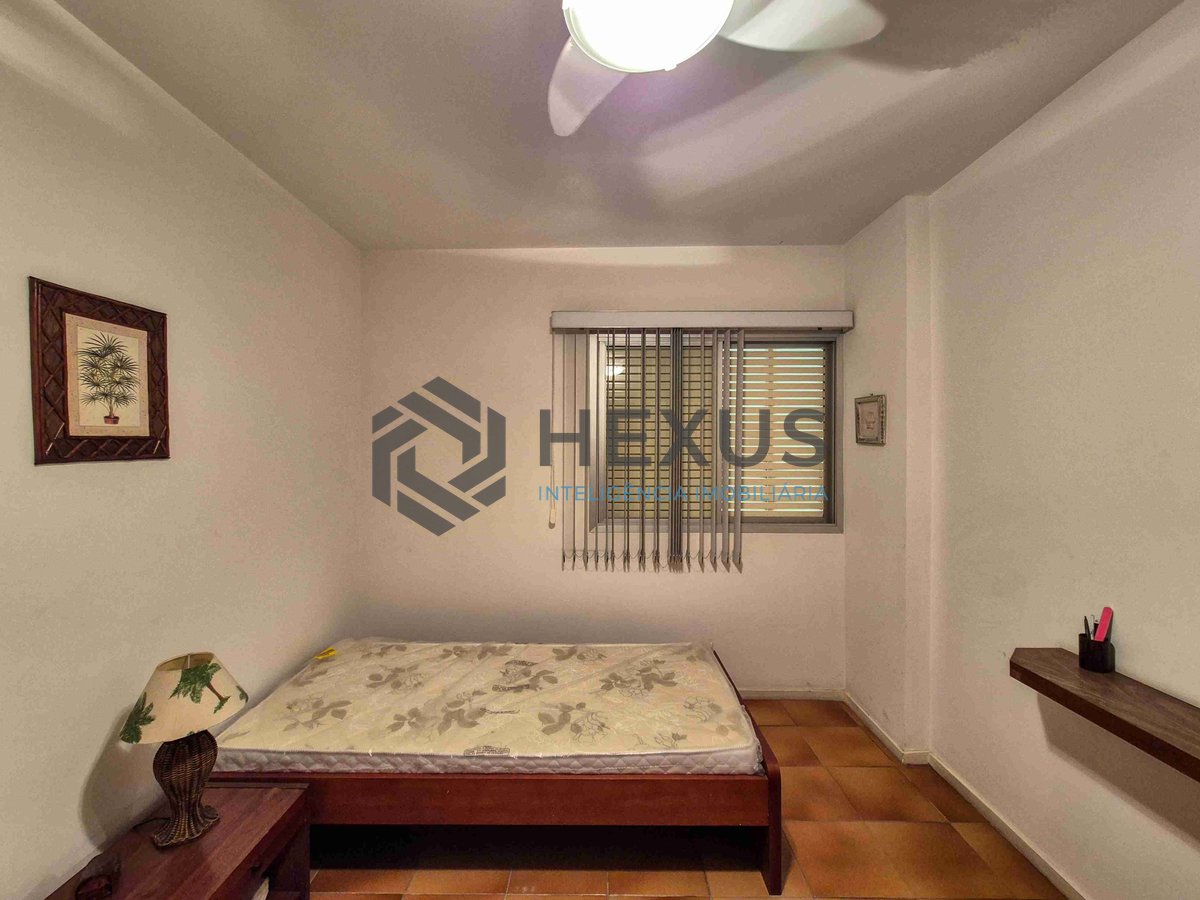 Foto 10 de Apartamento com varanda e lazer a duas quadras da Praia das Pitangueiras, Guaruja