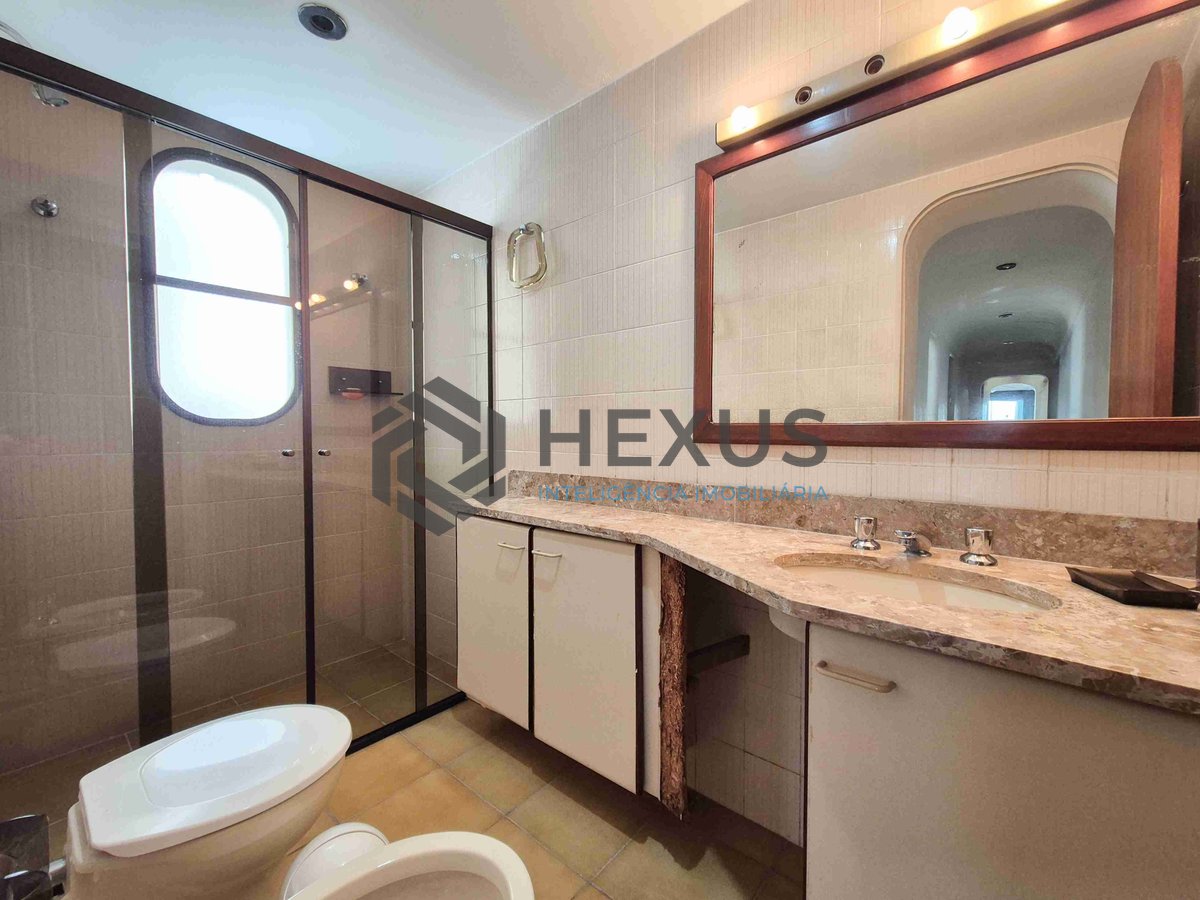 Foto 16 de Apartamento com varanda, lazer e vista mar na quadra mar da Praia das Pitangueiras, Guaruja