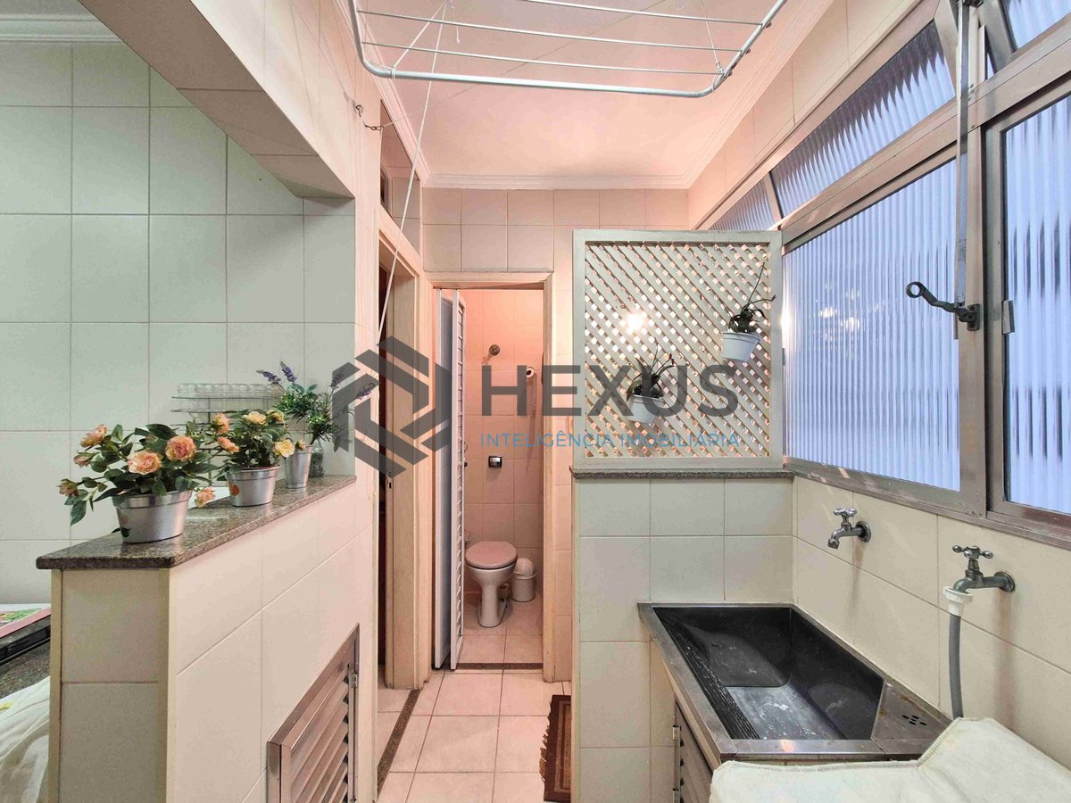 Foto 18 de Apartamento na quadra mar da Praia das Pitangueiras, Guaruja