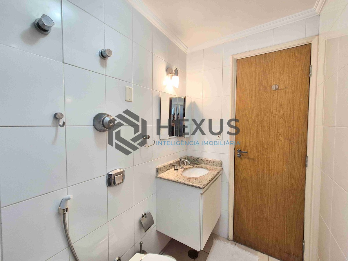 Foto 8 de Apartamento na quadra mar da Praia das Pitangueiras, Guaruja