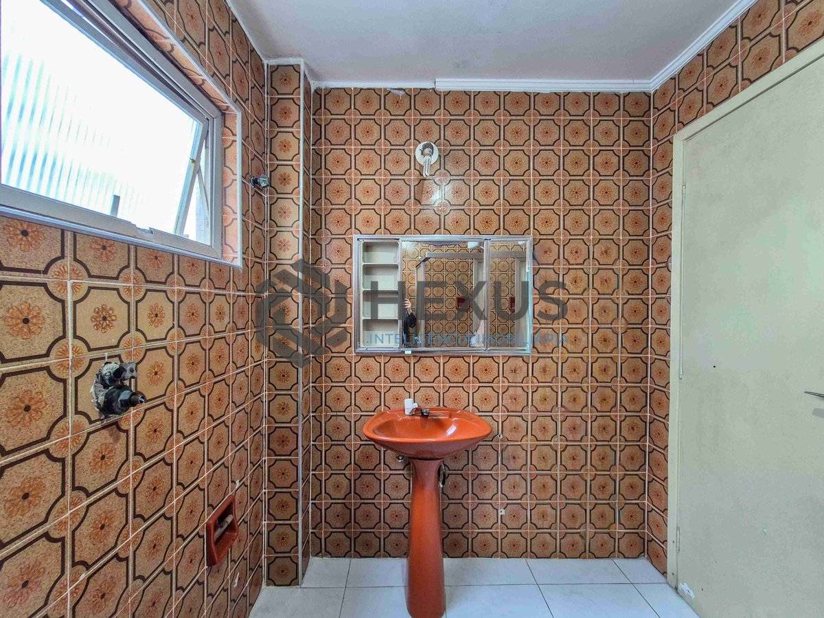 Foto 16 de Apartamento com varanda e vista mar na beira mar da Praia das Pitangueiras, Guaruja