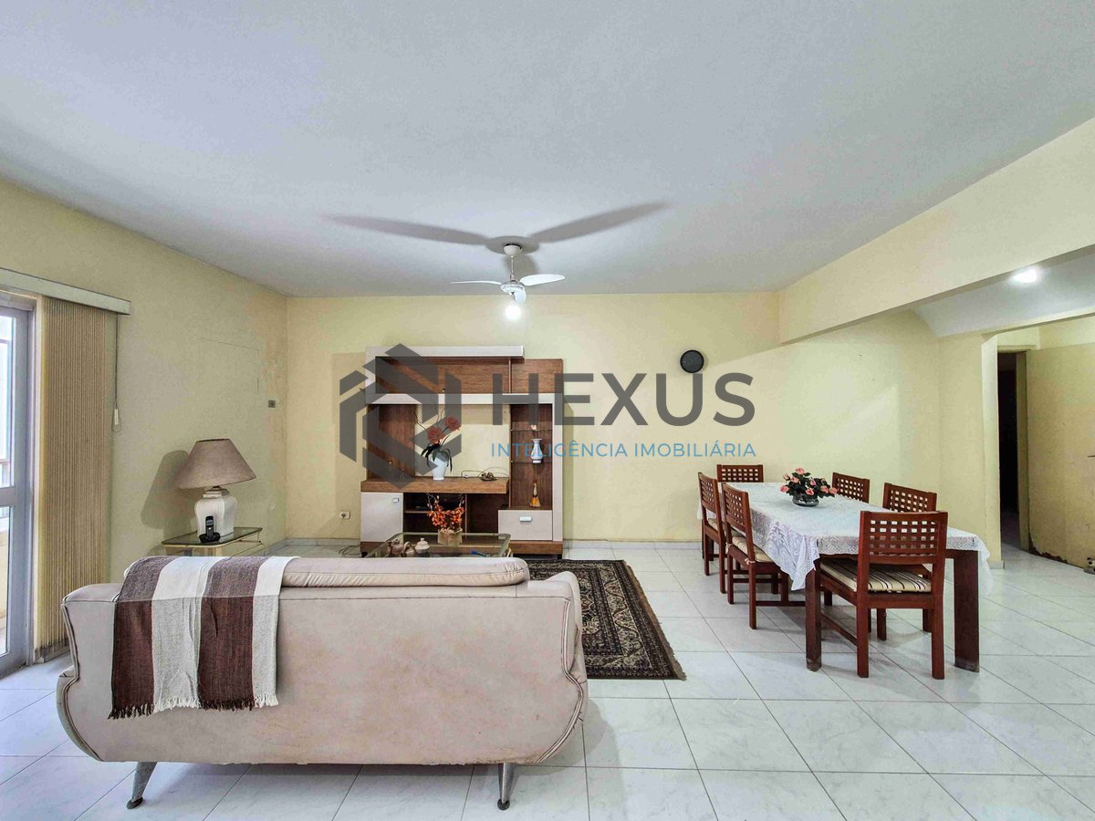 Foto 3 de Apartamento com varanda e vista mar na beira mar da Praia das Pitangueiras, Guaruja