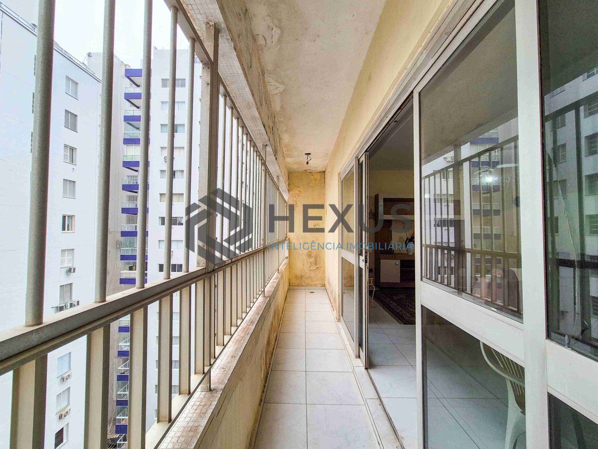 Foto 6 de Apartamento com varanda e vista mar na beira mar da Praia das Pitangueiras, Guaruja