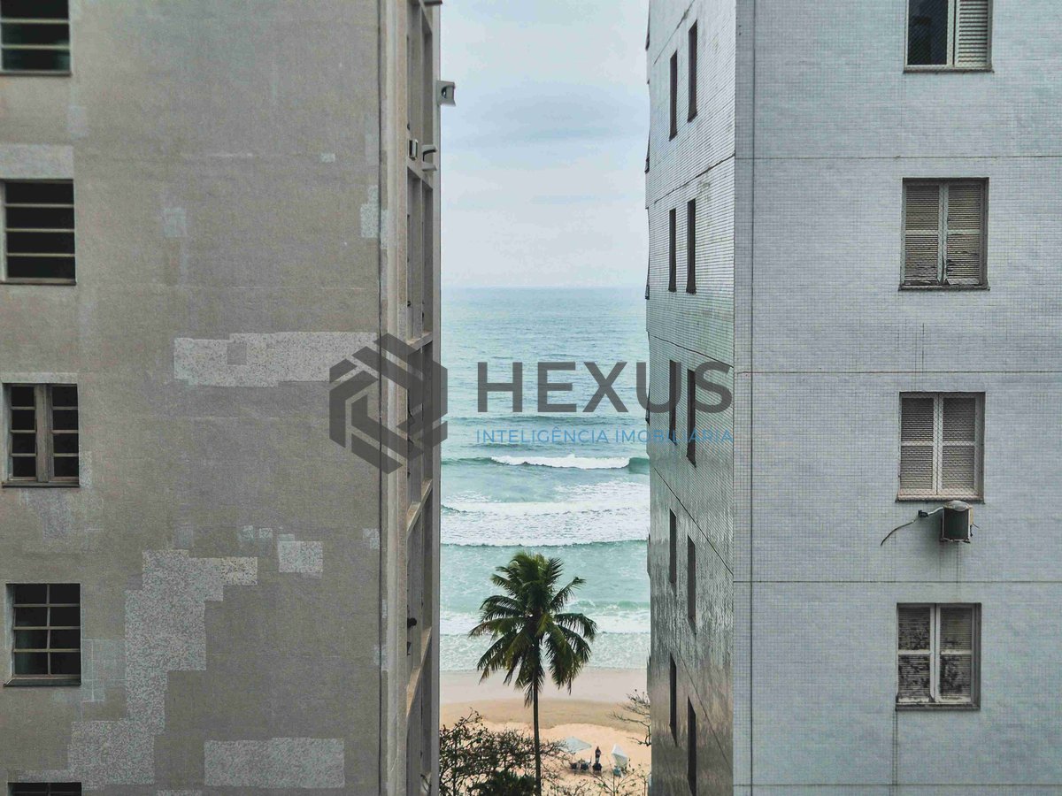 Foto 7 de Apartamento com varanda e vista mar na beira mar da Praia das Pitangueiras, Guaruja