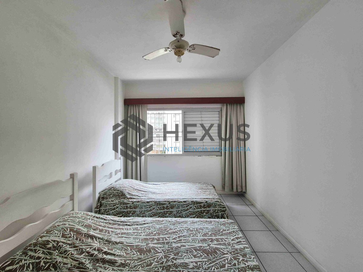 Foto 15 de Apartamento com varanda e vista mar na quadra mar da Praia das Pitangueiras, Guaruja