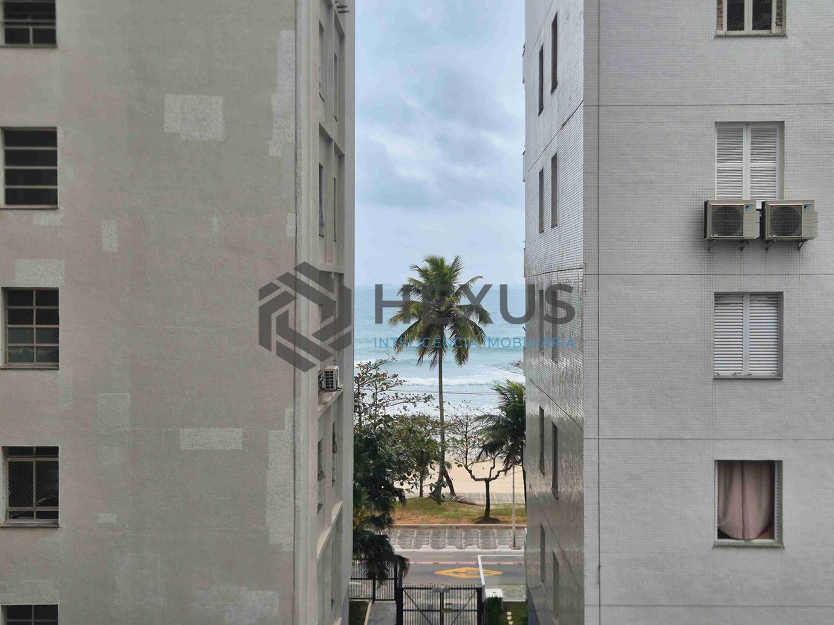Foto 5 de Apartamento com varanda e vista mar na quadra mar da Praia das Pitangueiras, Guaruja