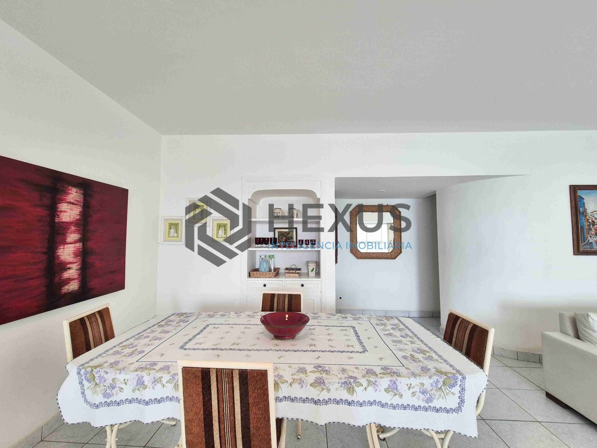 Foto 6 de Apartamento com varanda e vista mar na quadra mar da Praia das Pitangueiras, Guaruja