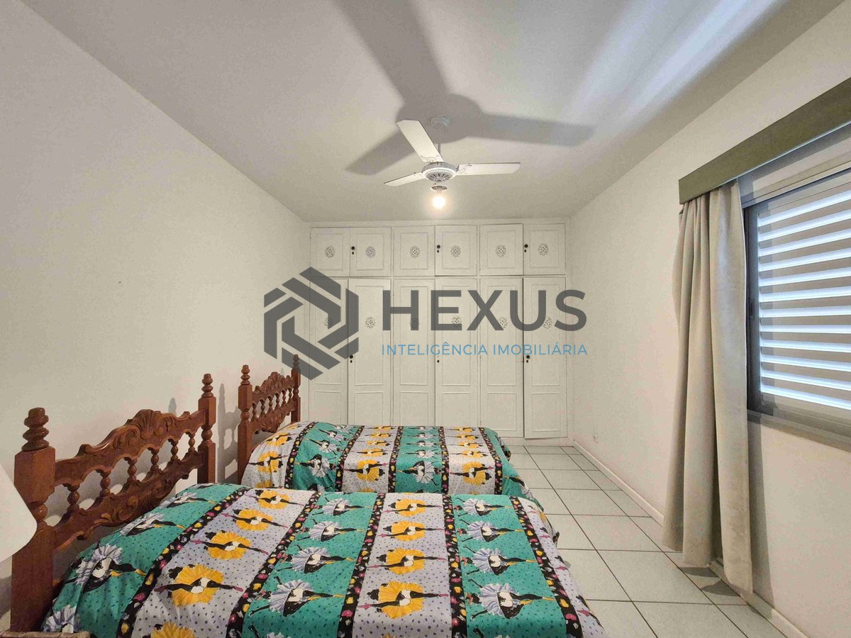 Foto 9 de Apartamento com varanda e vista mar na quadra mar da Praia das Pitangueiras, Guaruja