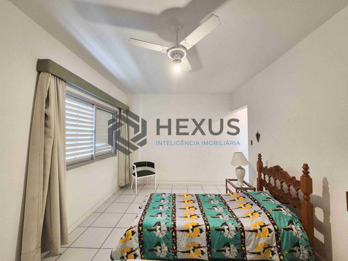 Foto 10 de Apartamento com varanda e vista mar na quadra mar da Praia das Pitangueiras, Guaruja