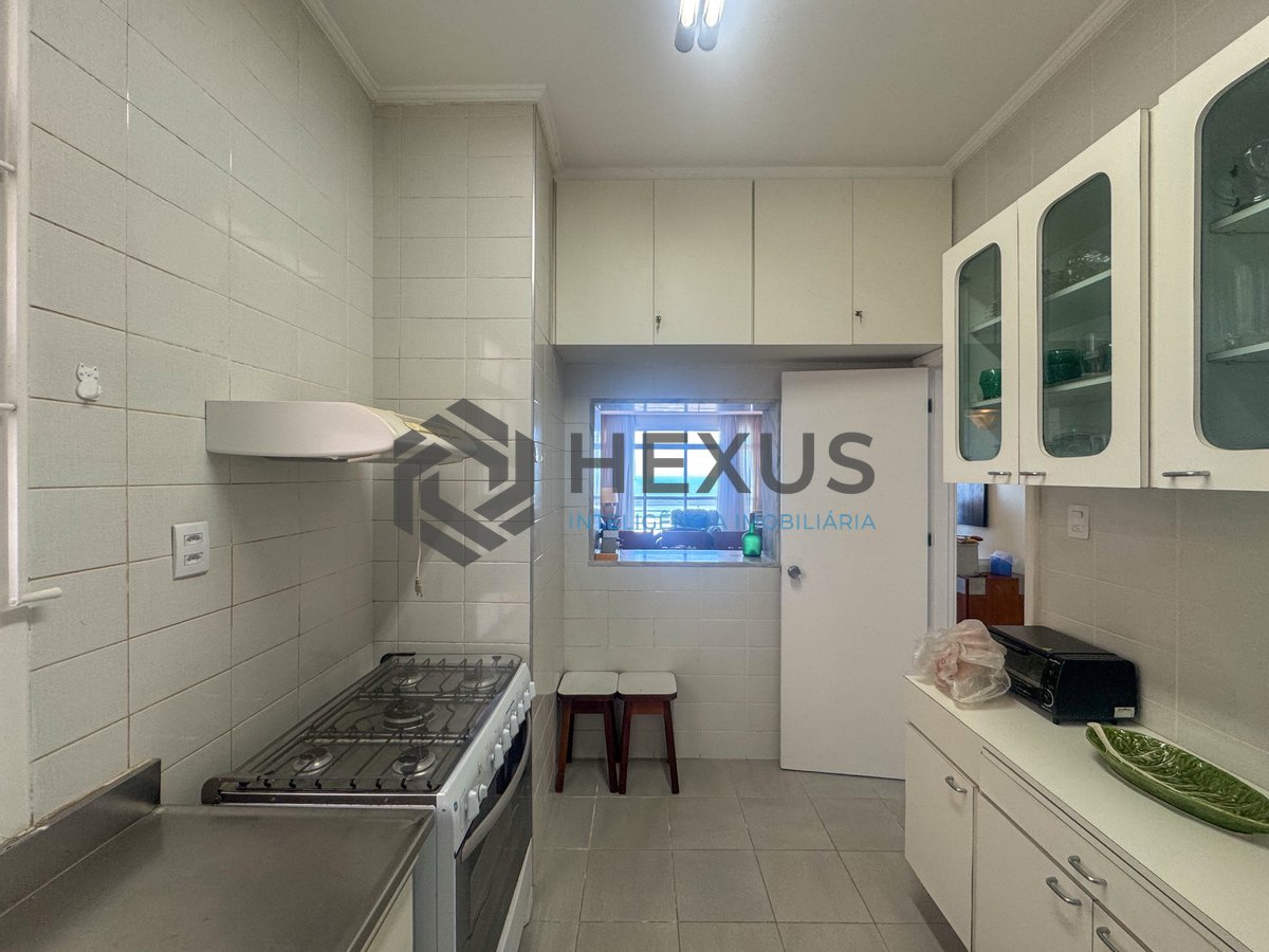 Foto 23 de Apartamento frente mar com varanda e vista mar na Praia das Pitangueiras, Guaruja