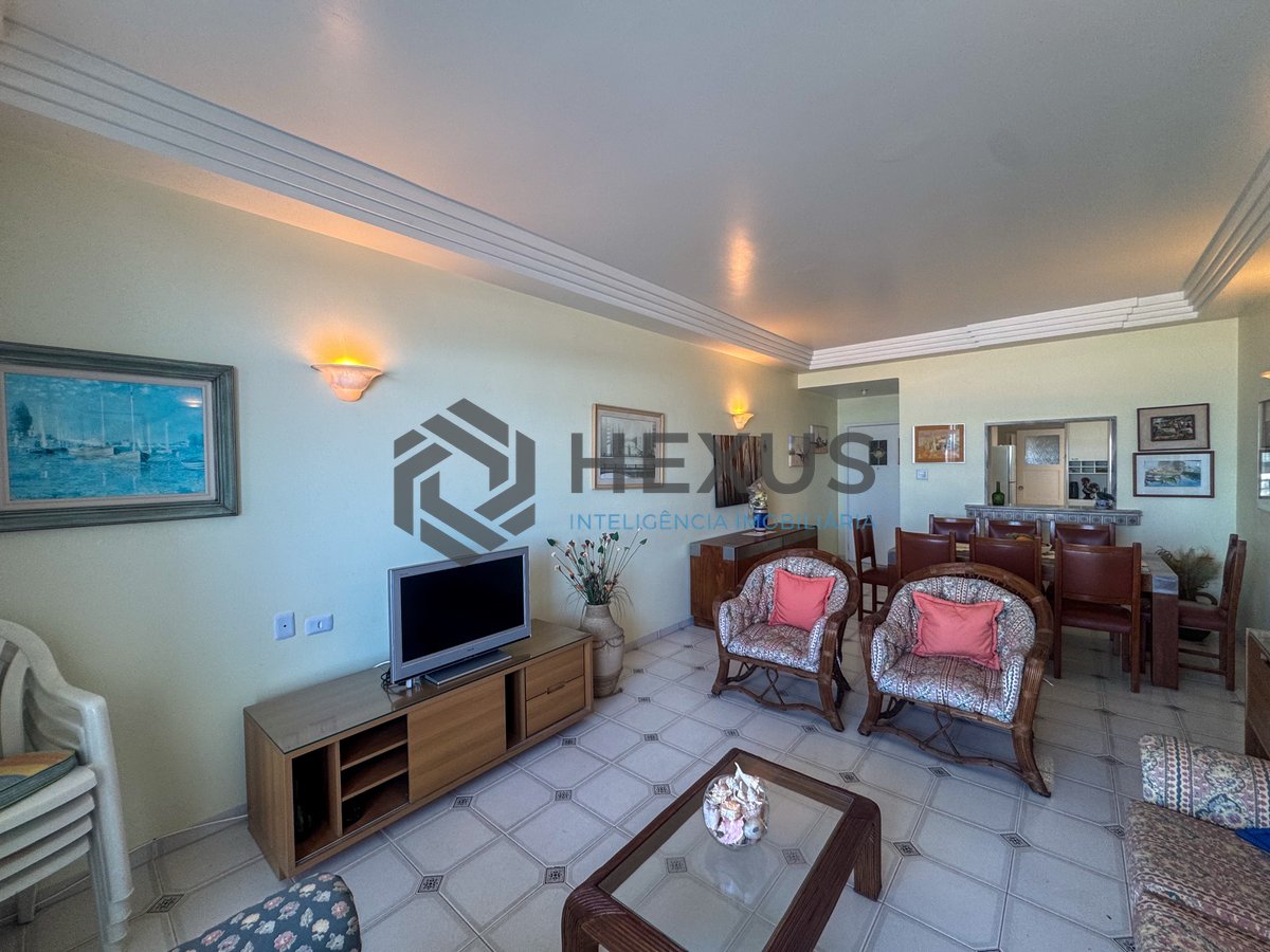 Foto 10 de Apartamento frente mar com varanda e vista mar na Praia das Pitangueiras, Guaruja